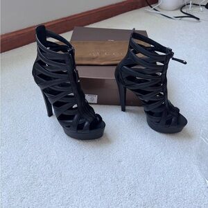 Gucci Black Stiletto Heels Elegant Design